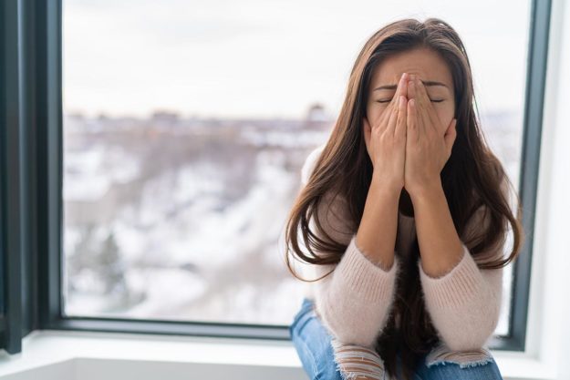 woman wonders about the difference between panic attacks and anxiety attacks